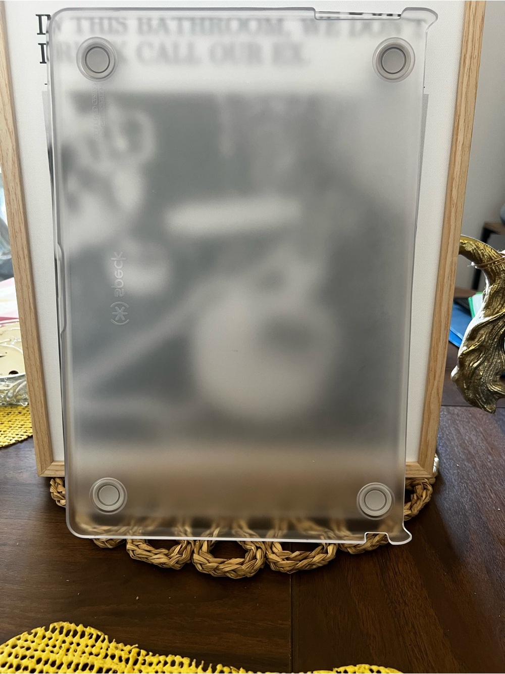 speck Frosted Translucent smartshell case.